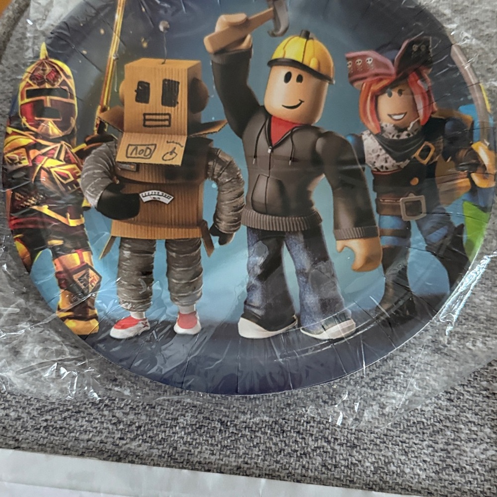 ROBLOX PARTY DECORATION - Picture 3 of 6
